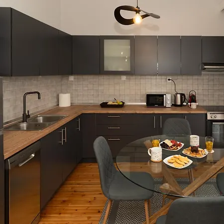 Prime Location - 2 Bd Boutique