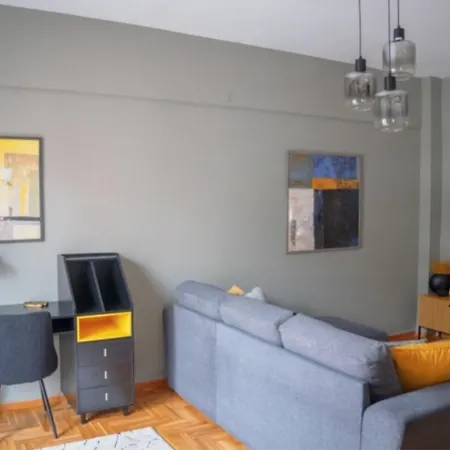 Prime Location - 2 Bd Boutique Apartment