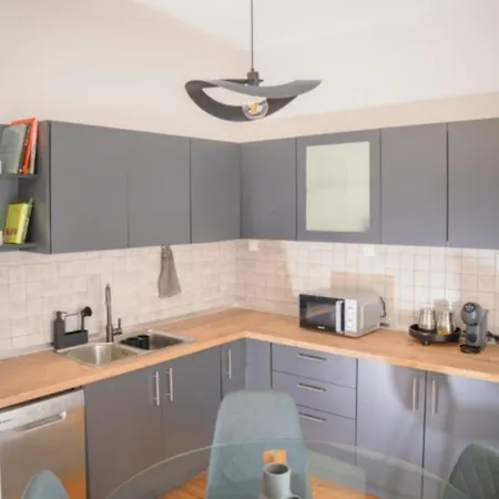 Apartment Prime Location - 2 Bd Boutique *