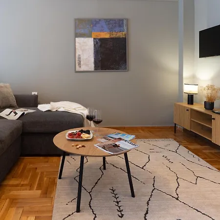 Prime Location - 2 Bd Boutique Apartment *